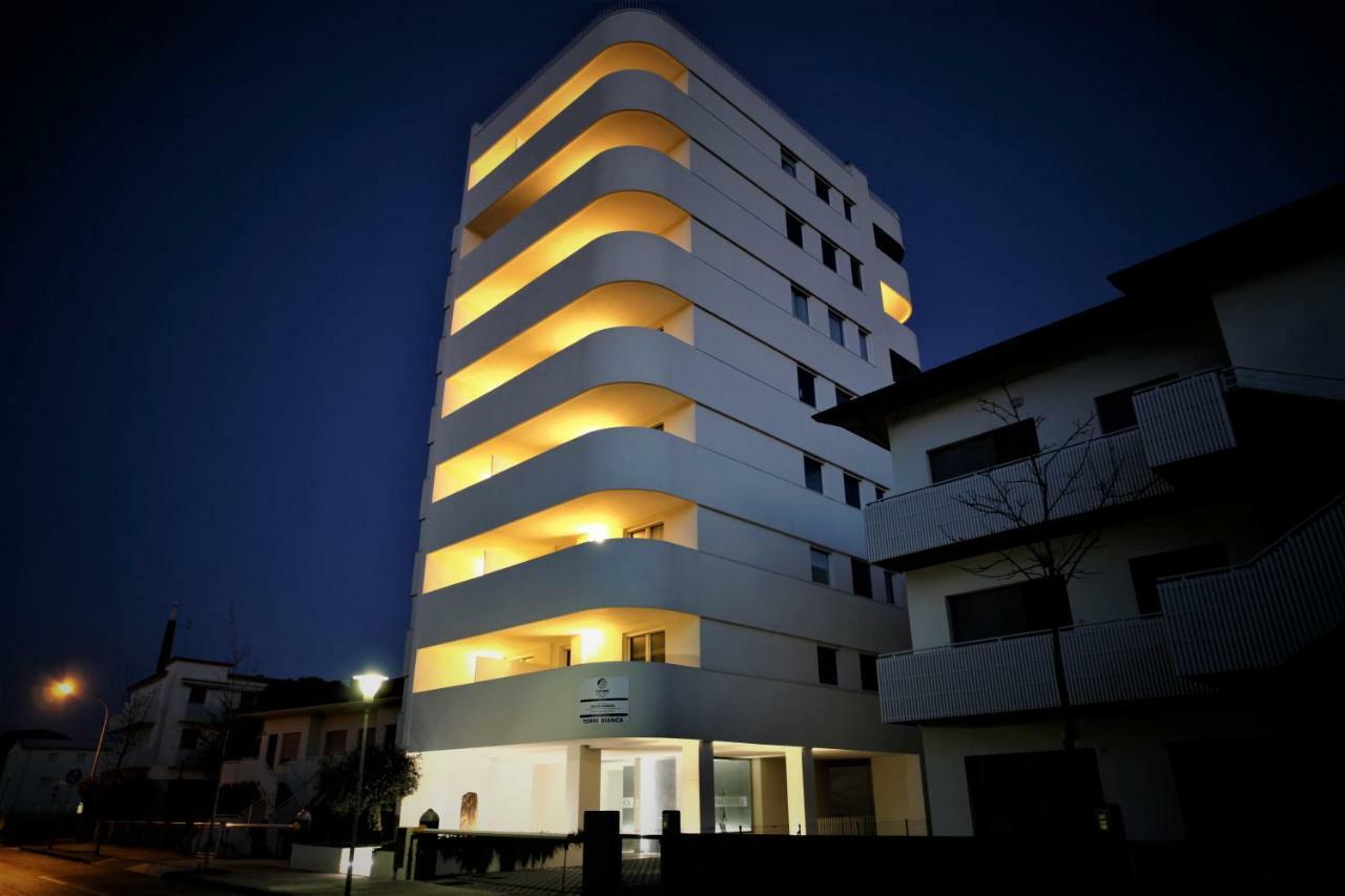 Appartamenti Torre Bianca Lignano Sabbiadoro Exteriör bild